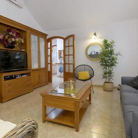 Вилла Alizuth *